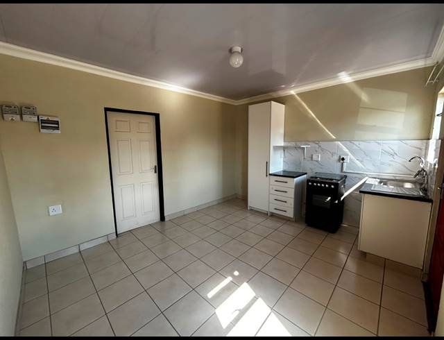 1 BEDROOM FLAT TO LET IN BEDWORTH PARK